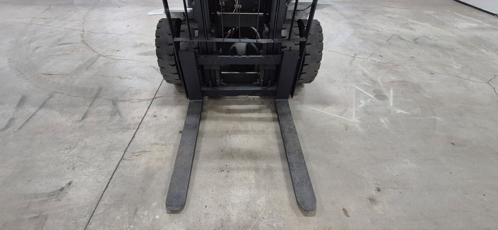 8000 lb. Unicarriers #PF80, outdoor forklift, LPG, 2-stage, side shift, 179" lift height, heater, 2020 - Image 5
