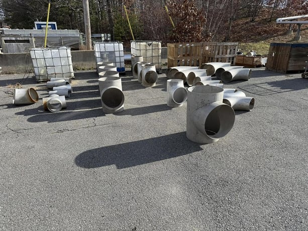 lot of large industrial pipe fittings & pipe junct - Image 1