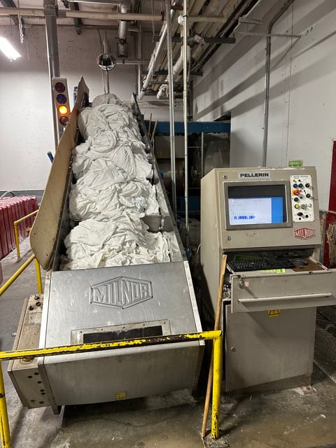 Milnor #CONWA306, Minor Loading/Weighing Conveyor, 6-Pockets, 110 lb. capacity, 480 V, 1998 - Image 4