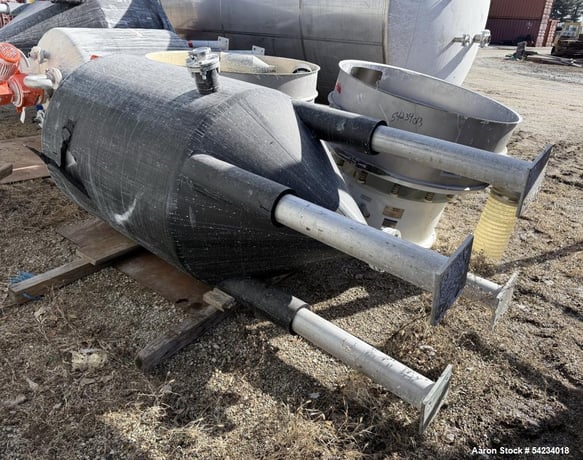 300 gallon Stainless Steel Tank, Top-mounted Agitator - Image 2