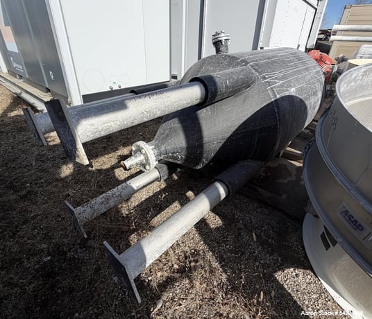 300 gallon Stainless Steel Tank, Top-mounted Agitator - Image 3
