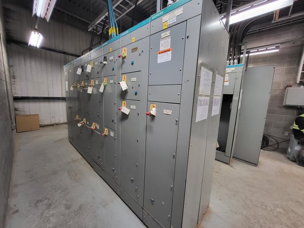 Siemens, 8PX, 600 Volts, Double-Sided Motor Control Center, 3PH - Image 1