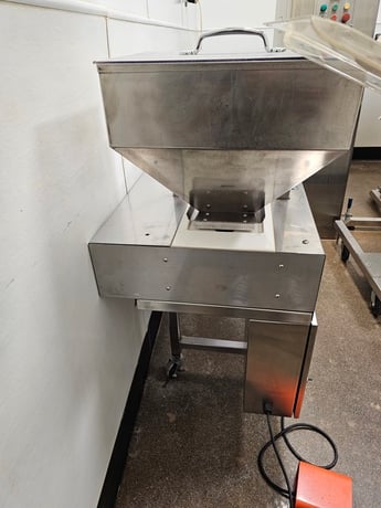 Autopack #VitaSpec-700, Pill/Capsule Inspection table, 200000 capsules/hour, 15 amps, 115 V., 1PH - Image 2