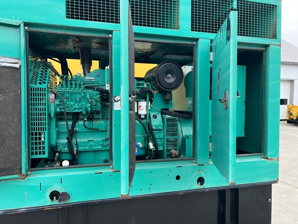 150 KW Cummins/Onan #DGFA-5567544, Diesel Generator Set, 8.3 liter engine, 120/240 Volt, 1PH/3PH, 654 hours - Image 6