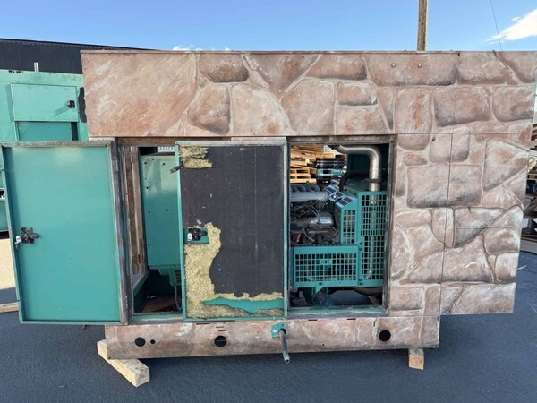 42 KW Cummins #GGFE-5689766, Natural Gas Generator Set, 1800 RPM, 277/480 Volts, 2004 - Image 2
