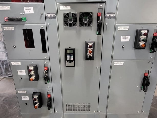 40 HP Allen-Bradley, YUTKNPN90/2AZ, Variable Frequency Drive, 41 amps, 600 Volts, 3PH - Image 1