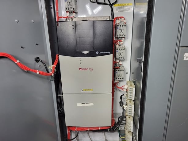 40 HP Allen-Bradley, YUTKNPN90/2AZ, Variable Frequency Drive, 41 amps, 600 Volts, 3PH - Image 4