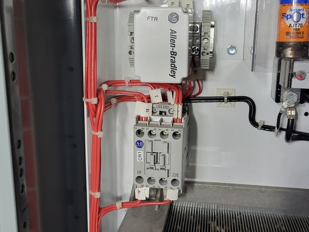 40 HP Allen-Bradley, YUTKNPN90/2AZ, Variable Frequency Drive, 41 amps, 600 Volts, 3PH - Image 7