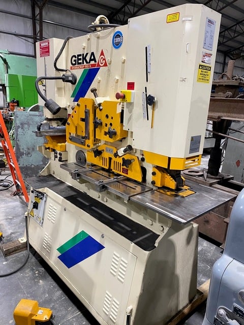 6.5" x 6.5" x 0.5" Geka Hydracrop #110/A, Hydraulic Ironworker, 121 Ton, 3" stroke, 12" throat, 7.4 HP - Image 2