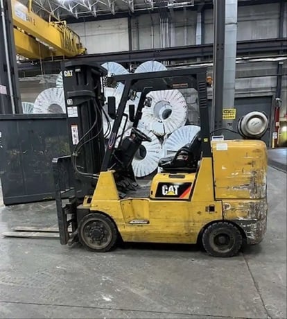 10000 lb. Caterpillar #GC45KSWB, heavy duty industrial forklift, LPG, 140" lift height, 10&deg; mast tilt - Image 1