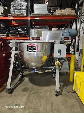250 gallon Lee #LEEDM, Stainless Steel Portable Mixing Kettle, 90 psi @ 330&deg;F, 3 HP full sweep agitator, 2022 - Image 3