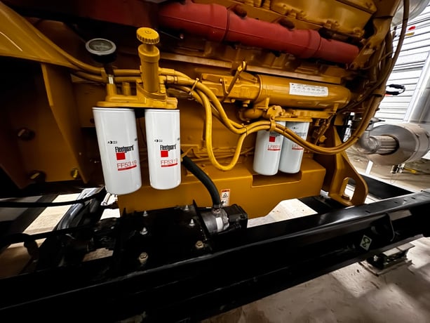683 KW Caterpillar #3412, diesel generator set, 480 Volts, 3-phase, 396 hours, open skid, 2005 - Image 2