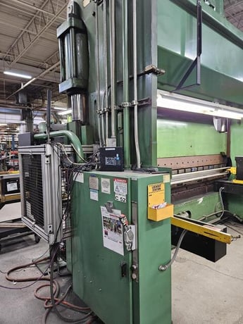 175 Ton, Cincinnati #175-CBIIX10, CNC Hydraulic Press Brake, 12' overall length, 120" between housings, 16" - Image 4