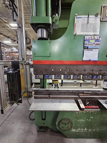 175 Ton, Cincinnati #175-CBIIX10, CNC Hydraulic Press Brake, 12' overall length, 120" between housings, 16" - Image 7