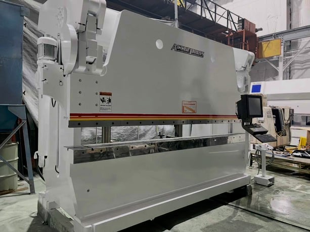 400 Ton, Accurpress #740012, CNC Hydraulic Press Brake, 12' bed, 10'-6" between housings, 20" open height - Image 1