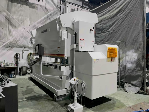 400 Ton, Accurpress #740012, CNC Hydraulic Press Brake, 12' bed, 10'-6" between housings, 20" open height - Image 6