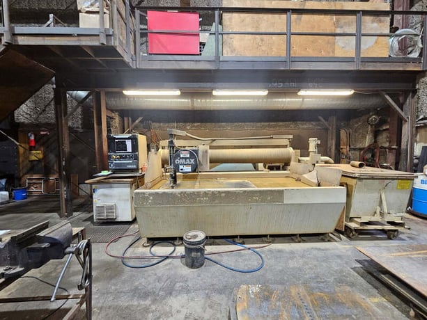 Omax #55100, Water Jet Machining Center, 126" x 65" table, 180 inches/minute, 480 Volts, 3PH, 2012 - Image 1