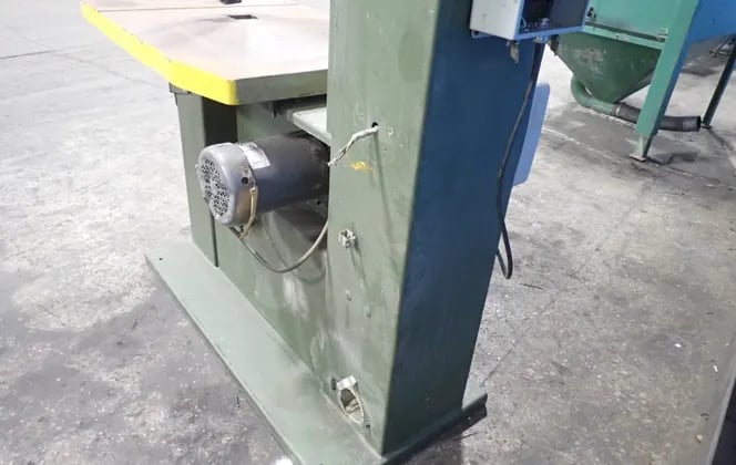 36" SCMI #900-SC, Vertical Band Saw, 46" x 31" Table, 3.7 kW, 1745 RPM, 230/460 V - Image 9