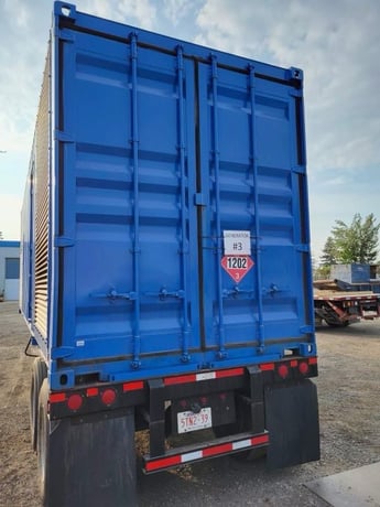 1000 KW Cummins #C800D6RG, diesel generator set, standby, 347/600 Volts, 3-phase, on board fuel tank, trailer - Image 1