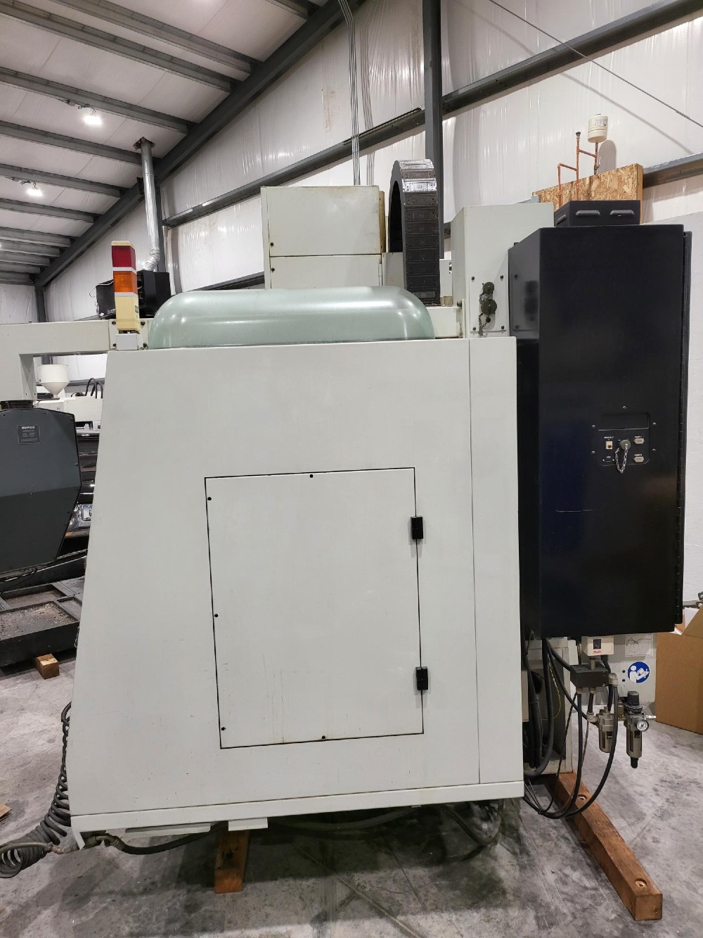 Hurco #VM-20, CNC vertical machining center, 20 automatic tool changer, 40" X, 20" Y, 20" Z, 10000 RPM, #40 - Image 3