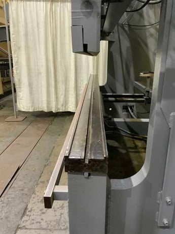 240 Ton, Betenbender #10-240T, hydraulic press brake, 10' overall, 102" between housing, 6" stroke, 30 HP - Image 3