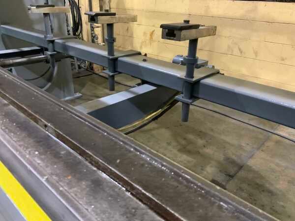 240 Ton, Betenbender #10-240T, hydraulic press brake, 10' overall, 102" between housing, 6" stroke, 30 HP - Image 9