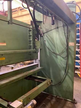 240 Ton, Betenbender #10-240T, hydraulic press brake, 10' overall, 102" between housing, 6" stroke, 30 HP - Image 4