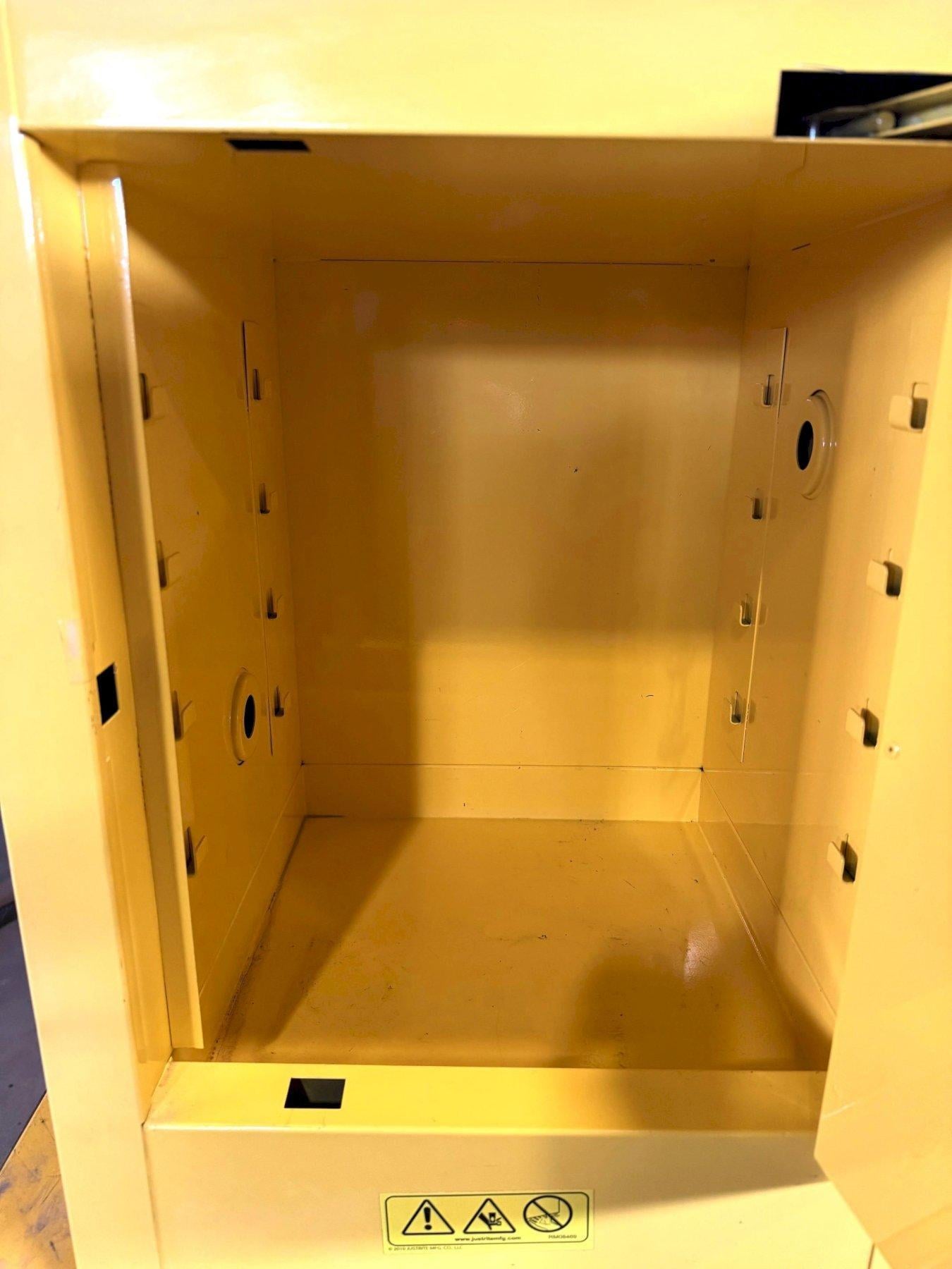 Justrite #890420, sure-grip ex flammable liquid storage cabinet, 22" H x 17" W x 17" D, 4 gallon capacity - Image 4