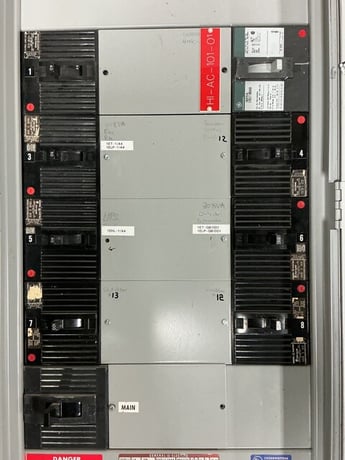 225 Amp. General Electric, CCB panelboard, 480Y/277 Volts, 3 phase, 4 wire - Image 4