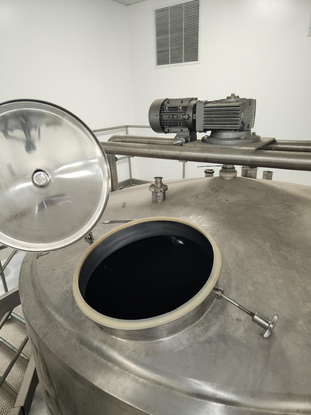 3000 gallon Tanks, 9ft. diameter, Mixer, Heat Jacket (2 available) - Image 2