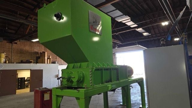 Komar #ES-5236-150, twin shaft shear shredder, counter rotating, anti-jam drive, 150 HP, 2019 - Image 2