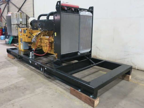 550 KW Caterpillar #C18, diesel generator set, 277/480 Volts, 900 HP @ 1800 RPM, EPA Tier 2, open power unit - Image 3