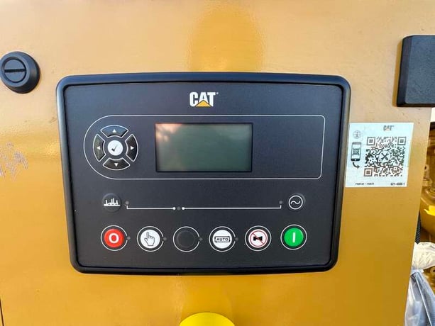 550 KW Caterpillar #C18, diesel generator set, 277/480 Volts, 900 HP @ 1800 RPM, EPA Tier 2, open power unit - Image 6