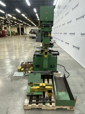 6" x 6" x 1/2" Uni-Hydro #95-24, hydraulic ironworker with tooling, 95 ton, 14" throat, manual - Image 9