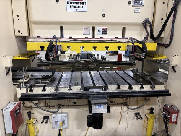 176 Ton, Seyi #SNS2-176, straight side double crank press, 5.1" stroke, 15.7" Shut Height, 3.94" adj., 40-88 - Image 3