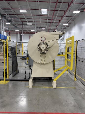 8000 lb. Colt #DHDR-800-24, servo feed line, 24" x .100" stock, overarm hold down, keeper arms, cabinet - Image 4