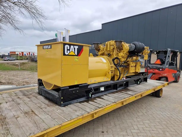 910 KW Caterpillar #C32-Acert, marine diesel generator set, 277/480 Volts, 3-phase, 1333 HP @ 1800 RPM - Image 2
