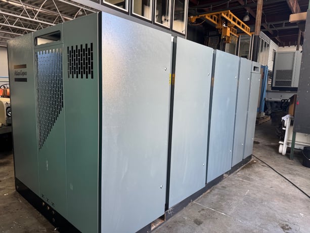 1056 cfm, 125 psi, Atlas Copco #GA160VSD, 160kw, full featured very low hours - Image 2