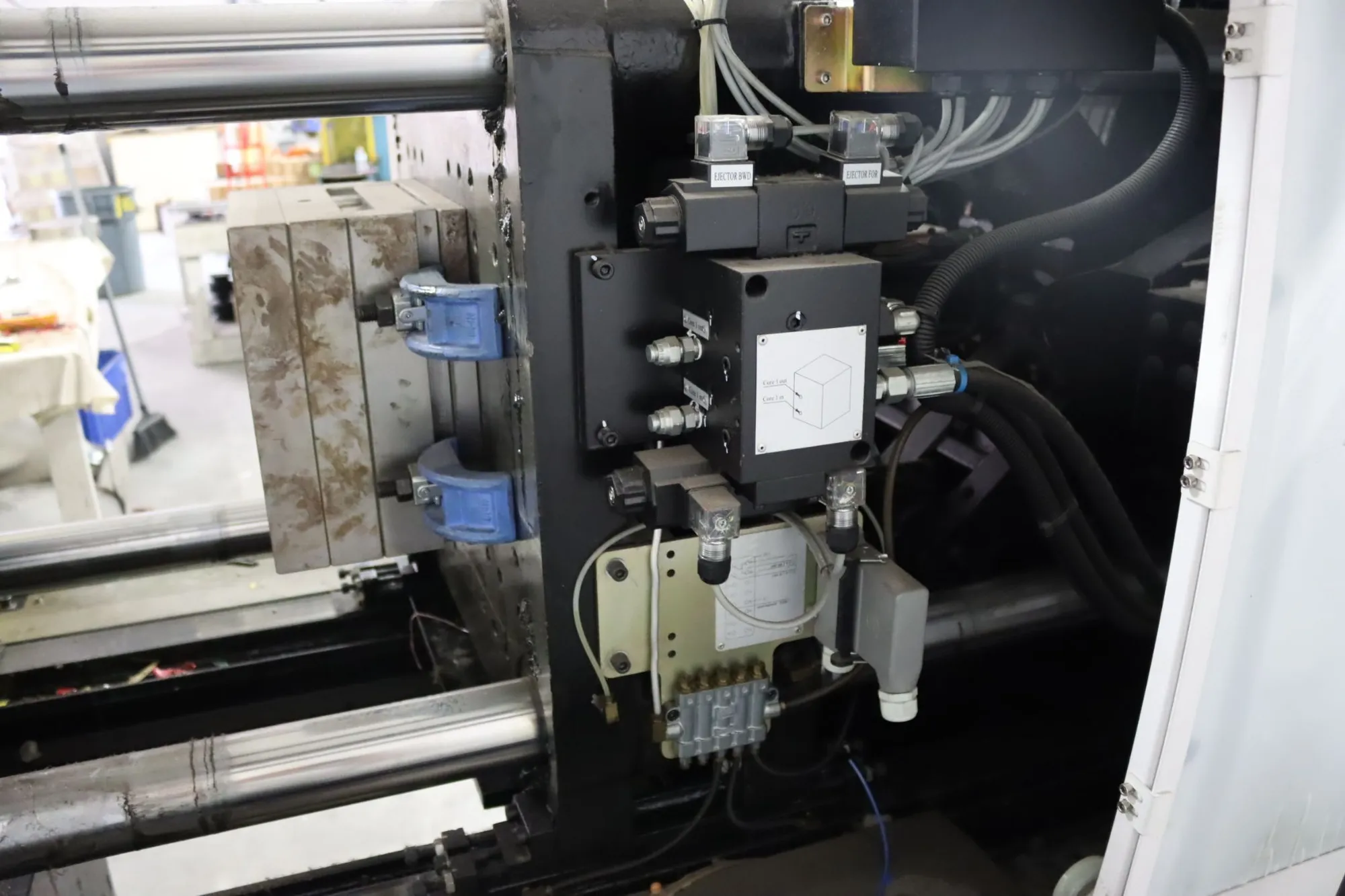 160 Ton, 10.9 oz., Borche #Bi160, servo hydraulic horizontal plastic injection molder, 18.5" x 18.5" tie bar - Image 5