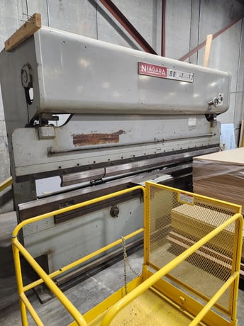 90 Ton, Niagara #IB60-10-12, mechanical press brake, 12' overall, 126" between housing, 3" stroke, 8" throat - Image 1