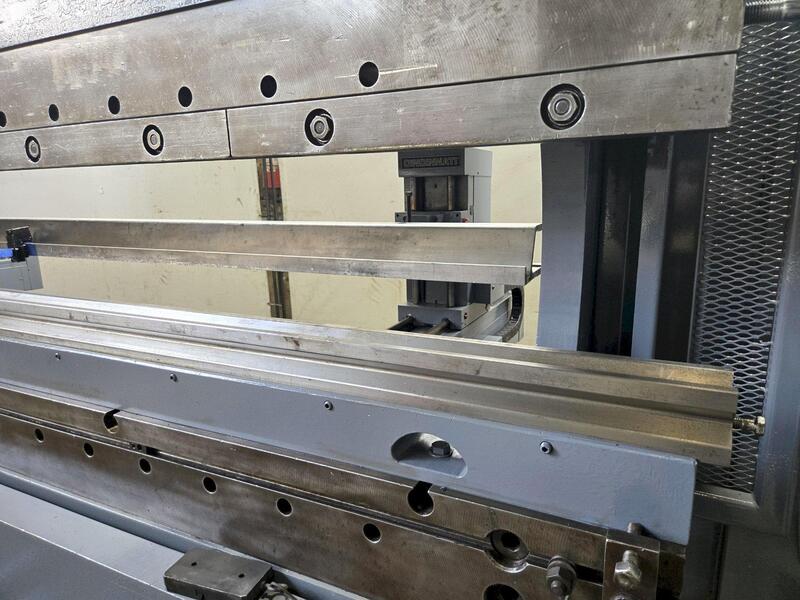 230 Ton, Cincinnati #230AFX12 Autoform, hydraulic press brake, 14' overall, 150" between housing, 10" stroke - Image 3