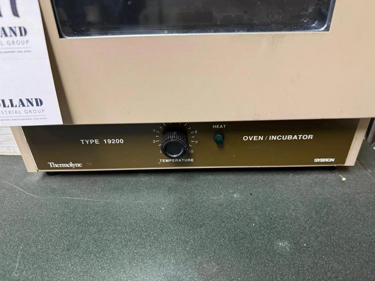 12.3" width x 12" H x 11.7" D Thermodyne #19200, Oven/Incubator, 2.5 cu.ft. capacity, 39 °F to 212°F temp. - Image 2
