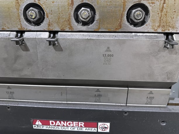 135 Ton, Cincinnati #135T, CNC hydraulic press brake, 12' overall, 126.5" between housing, 8" stroke, 12" - Image 4