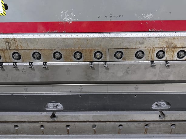 135 Ton, Cincinnati #135T, CNC hydraulic press brake, 12' overall, 126.5" between housing, 8" stroke, 12" - Image 8