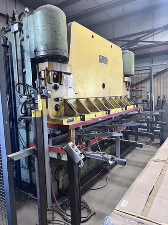 400 Ton, Pacific #400-12, hydraulic press brake, 125" between housing, 12" stroke, 10" throat, 1961 - Image 2