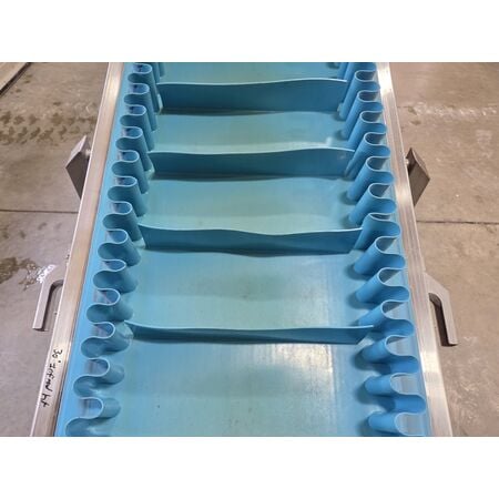 15" wide x 13.5' long Stainless Steel Cleated Slider Bed Incline Belt Conveyor - Image 4
