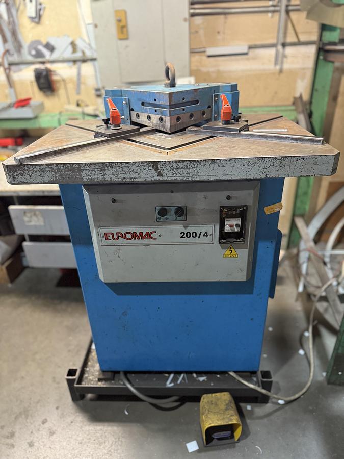 Euromac #200/4, power corner notcher - Image 1