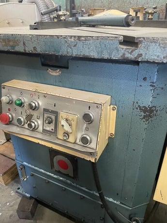 1/8" x 8-5/8" x 8-5/8" Amada #CS-220, hydraulic corner notcher, 10 ton, 3 HP, 10 gauge, foot pedal, 1-shot - Image 1