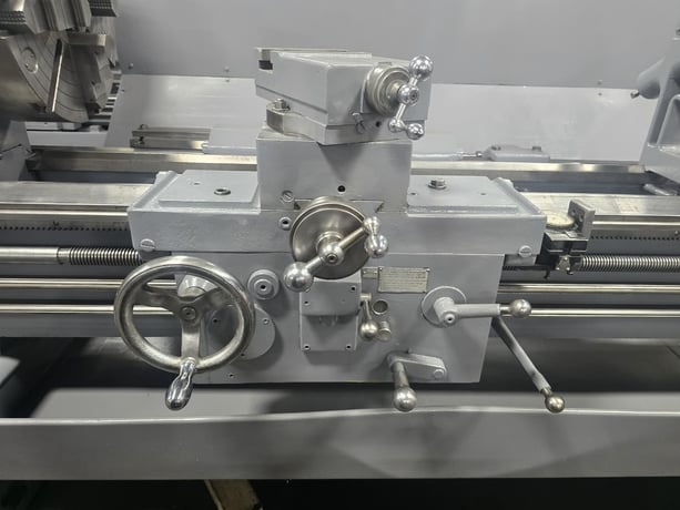 24"/26" x 75" LeBlond #Regal-24, servo shift engine lathe, 16" 3-jaw chuck, 18" 4-jaw chuck, taper - Image 9
