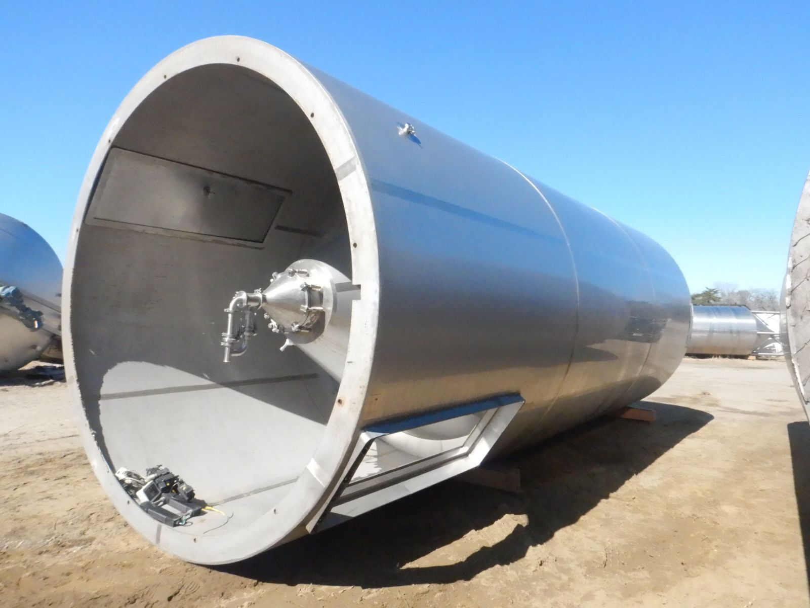 15000 gallon Quality Tank Solutions, Stainless Steel Cone Bottom Jacketed Tank, 11'-6" diameter x 30' T/T - Image 7